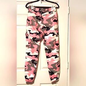 Rue21/Kreamy Women's Pink Camo Cargo Joggers! (Used)